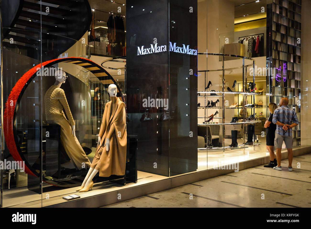 Milan, Italy - September 24, 2017: Max Mara store in Milan. Fashion week Max  Mara shopping Stock Photo - Alamy