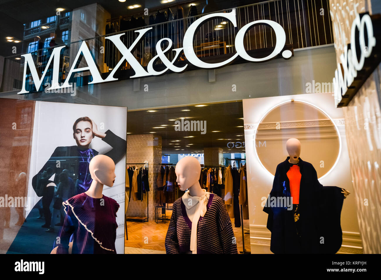 Max mara milan boutique hi-res stock photography and images - Alamy