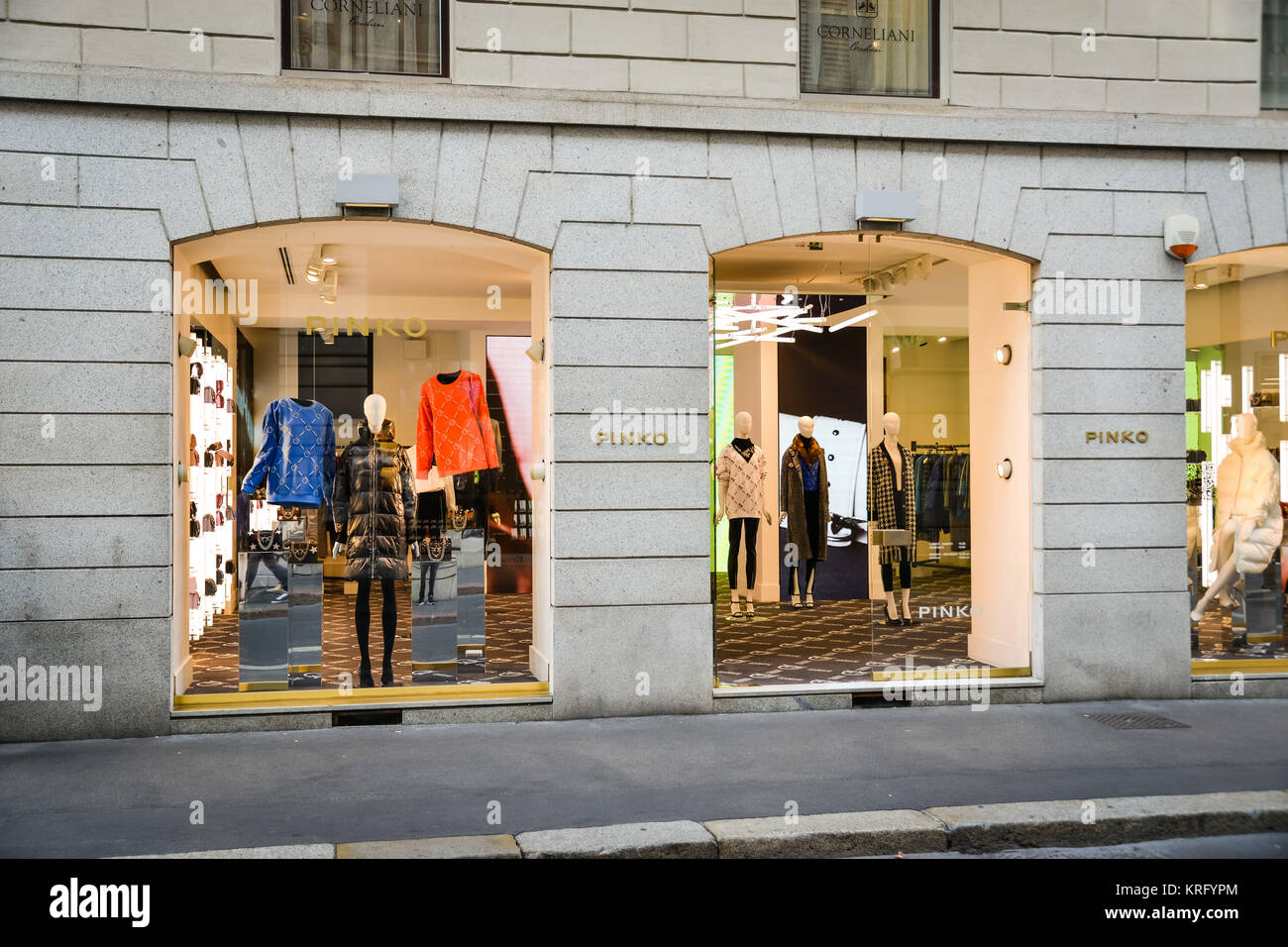 Winkelcentrum Min gunstig Milan, Italy - September 24, 2017: Pinko store in Milan. Fashion week Pinko  shopping Stock Photo - Alamy