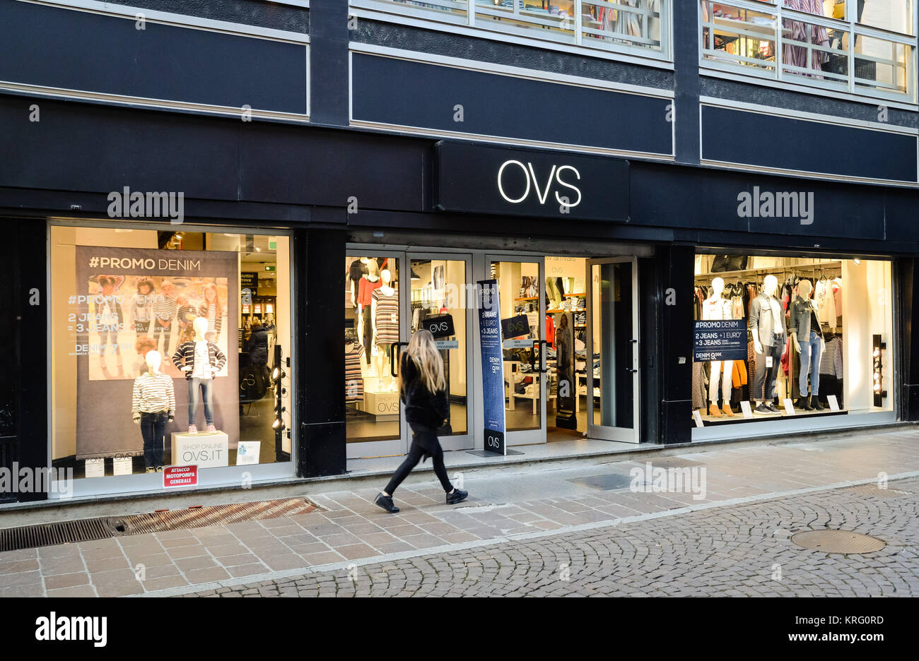 Ovs shop High Resolution Stock Photography and Images - Alamy