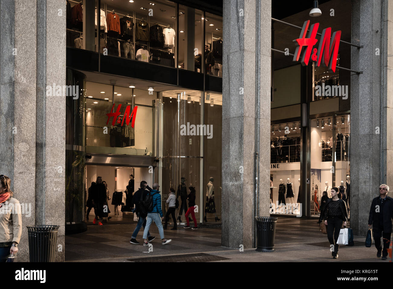 Milan, Italy - October 9, 2016: Shop window and entrance of a H&M shop in  Milan, Italy. Few days after Milan Fashion Week. Fall Winter 2017  Collection Stock Photo - Alamy