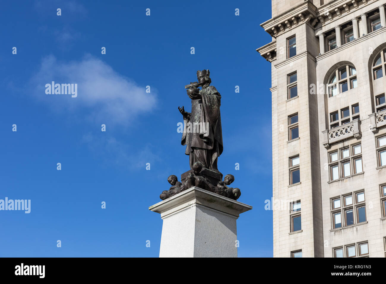 Memorial to Sir Alfred Lewis Jones (British ship-owner)in front of the Royal Liver Building, Liverpool, Merseyside, UK Stock Photo