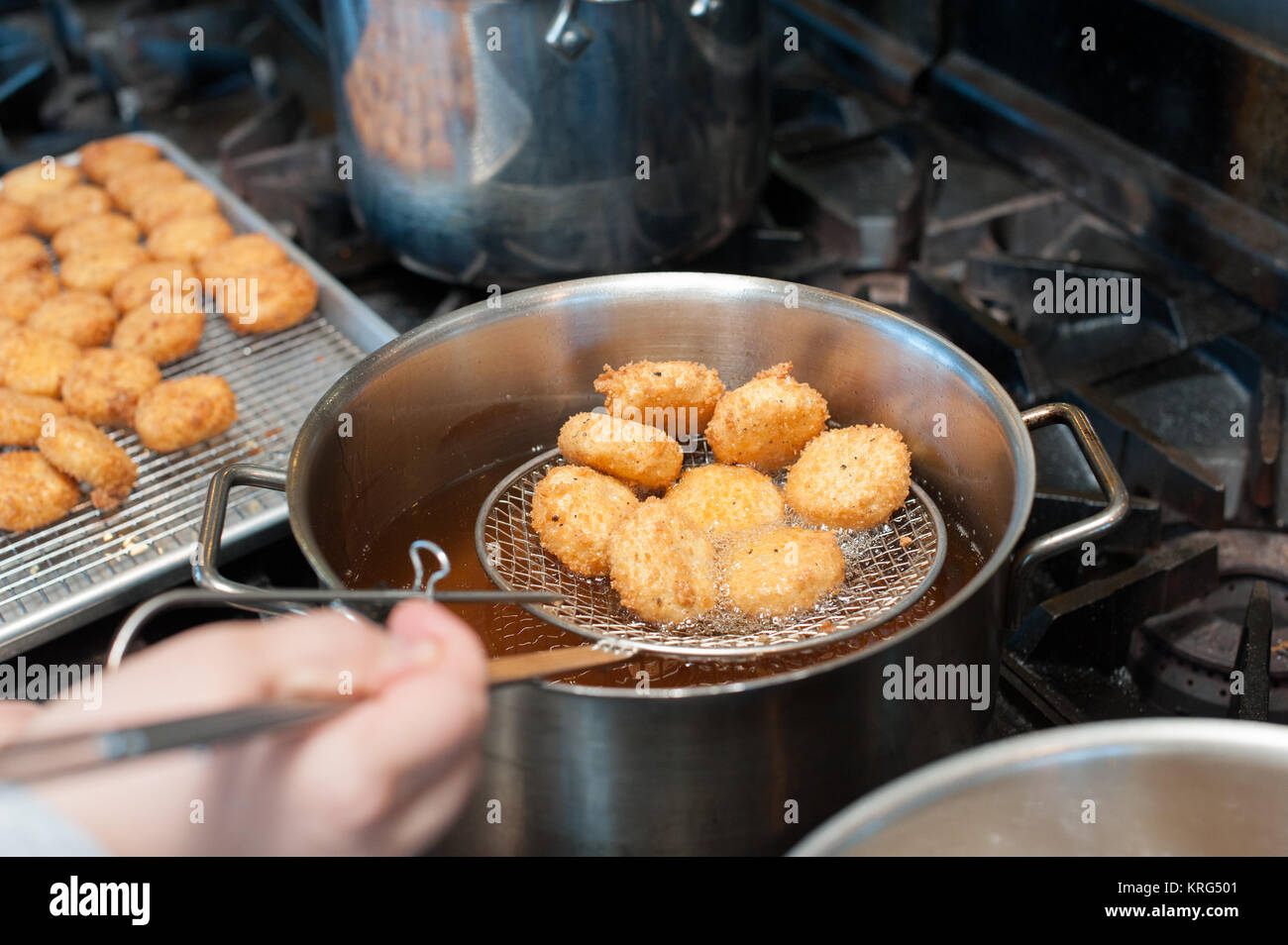 Crab cakes in a frying pan Stock Photo Alamy