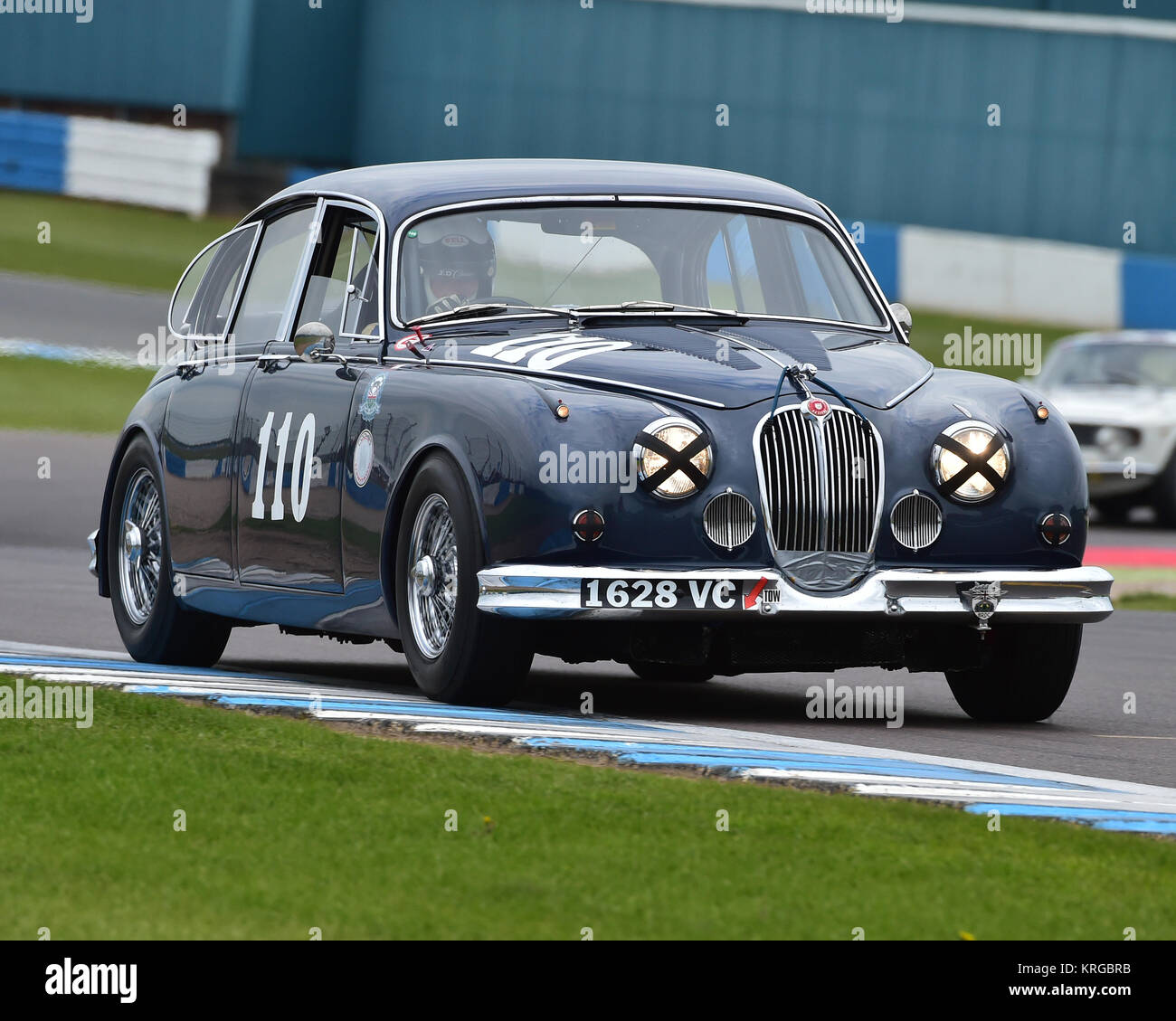 Jaguar Mk2 Racing The Drivers Who Dared To Push The Limits - 8i2e4te