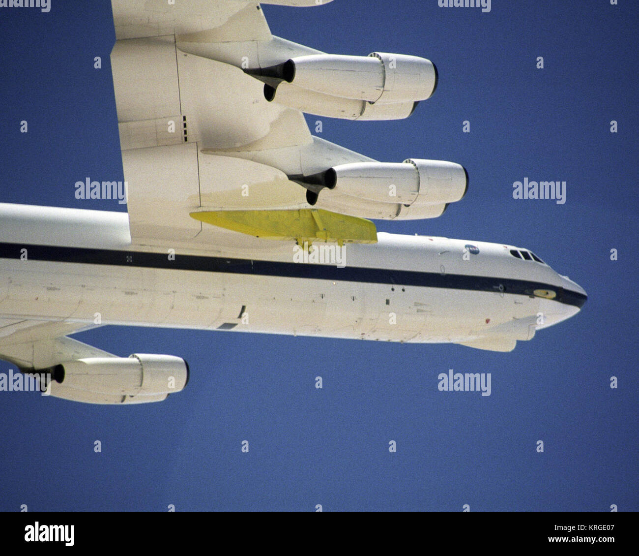 New pylon under NASA B-52H right wing Stock Photo