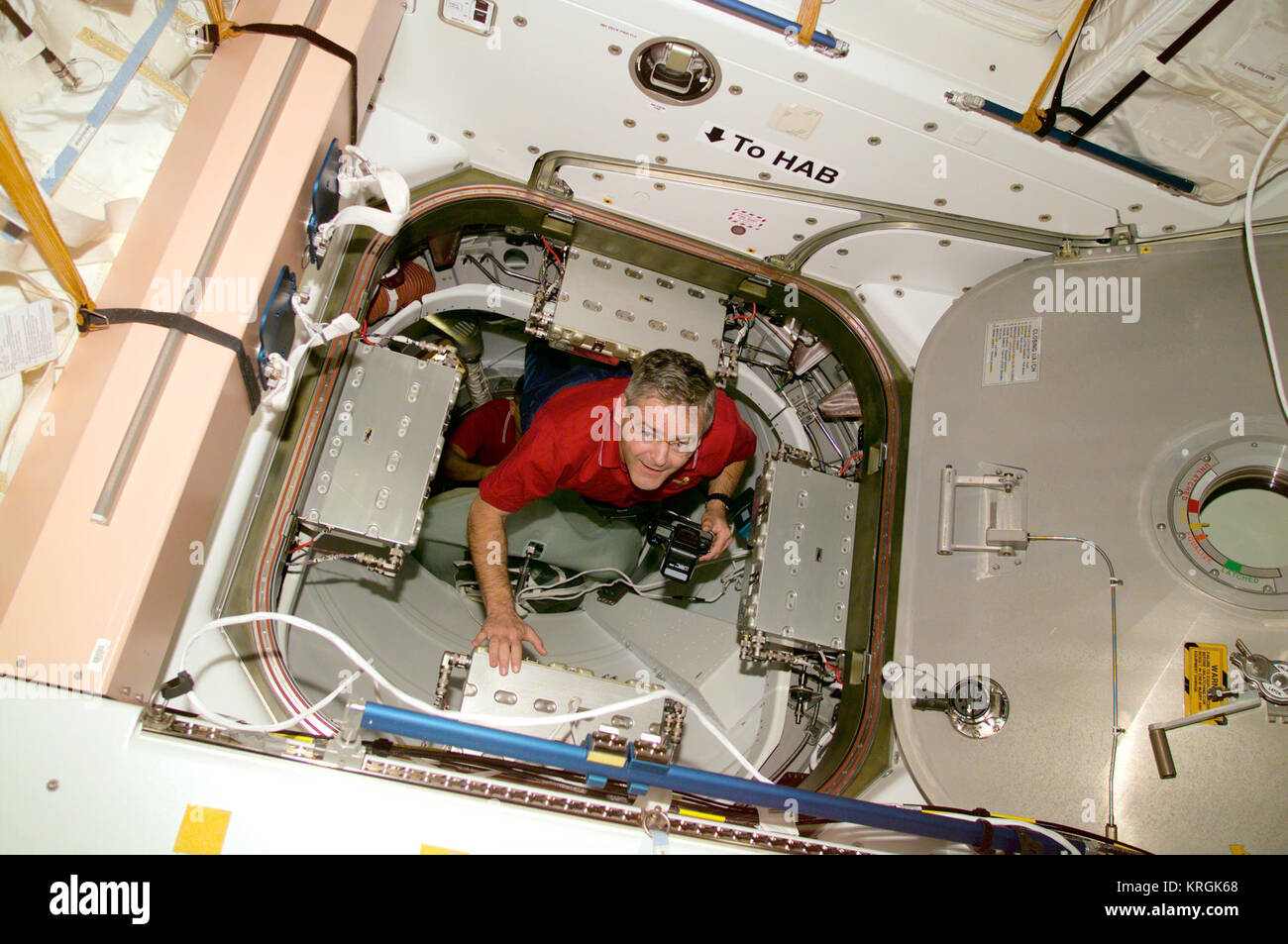 STS-97 Marc Garneau in the hatchway to PMA-3 Stock Photo