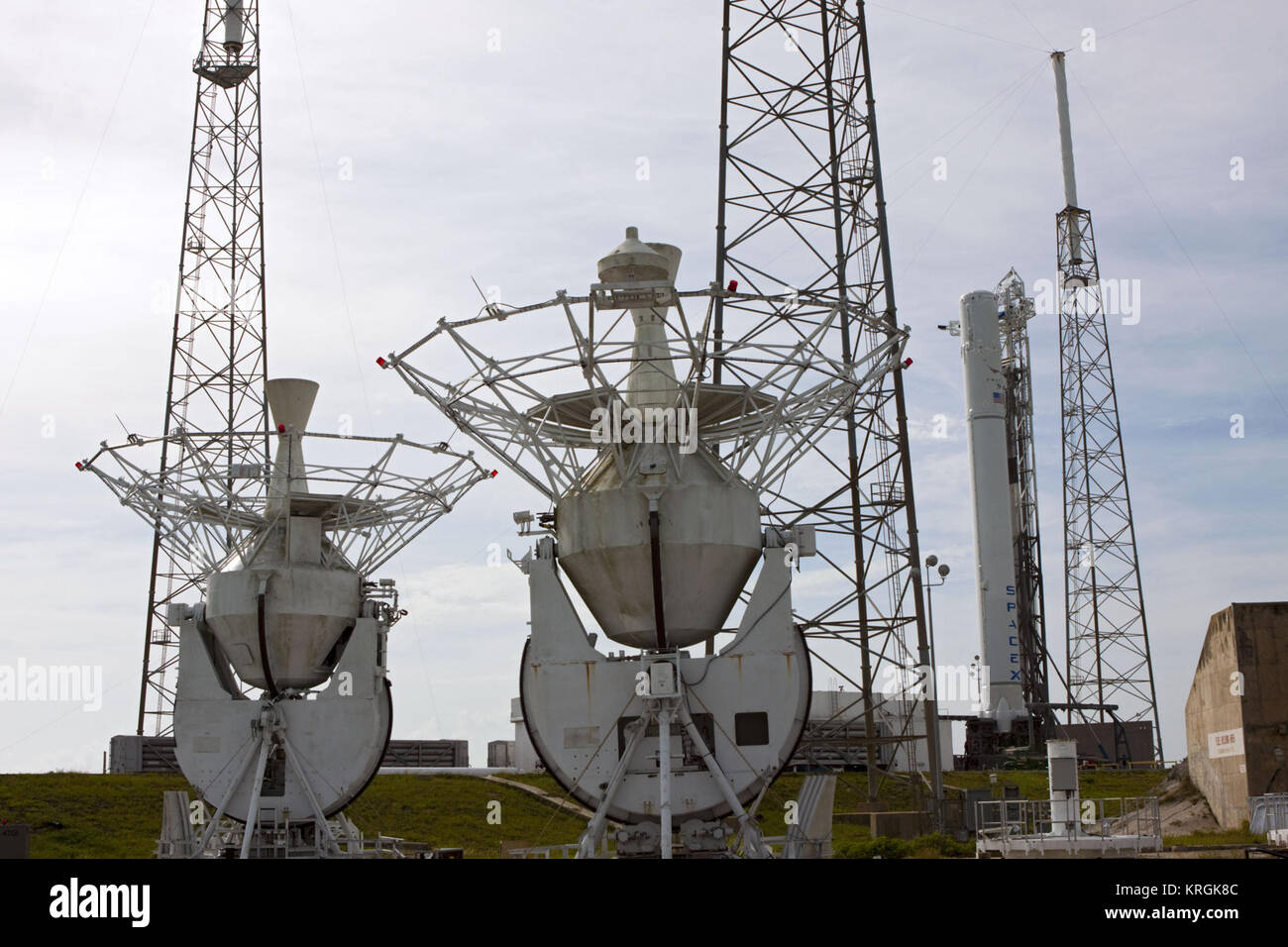 Two S-band tracking antennas in front of a Falcon 9 Stock Photo - Alamy