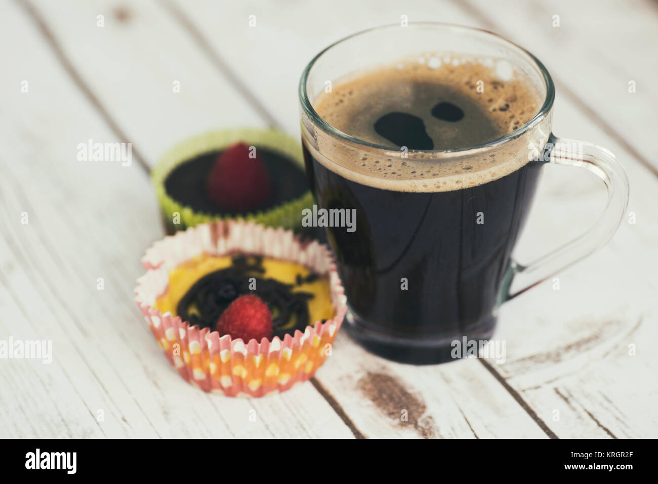 Morning choice: coffee and cupcakes Stock Photo - Alamy