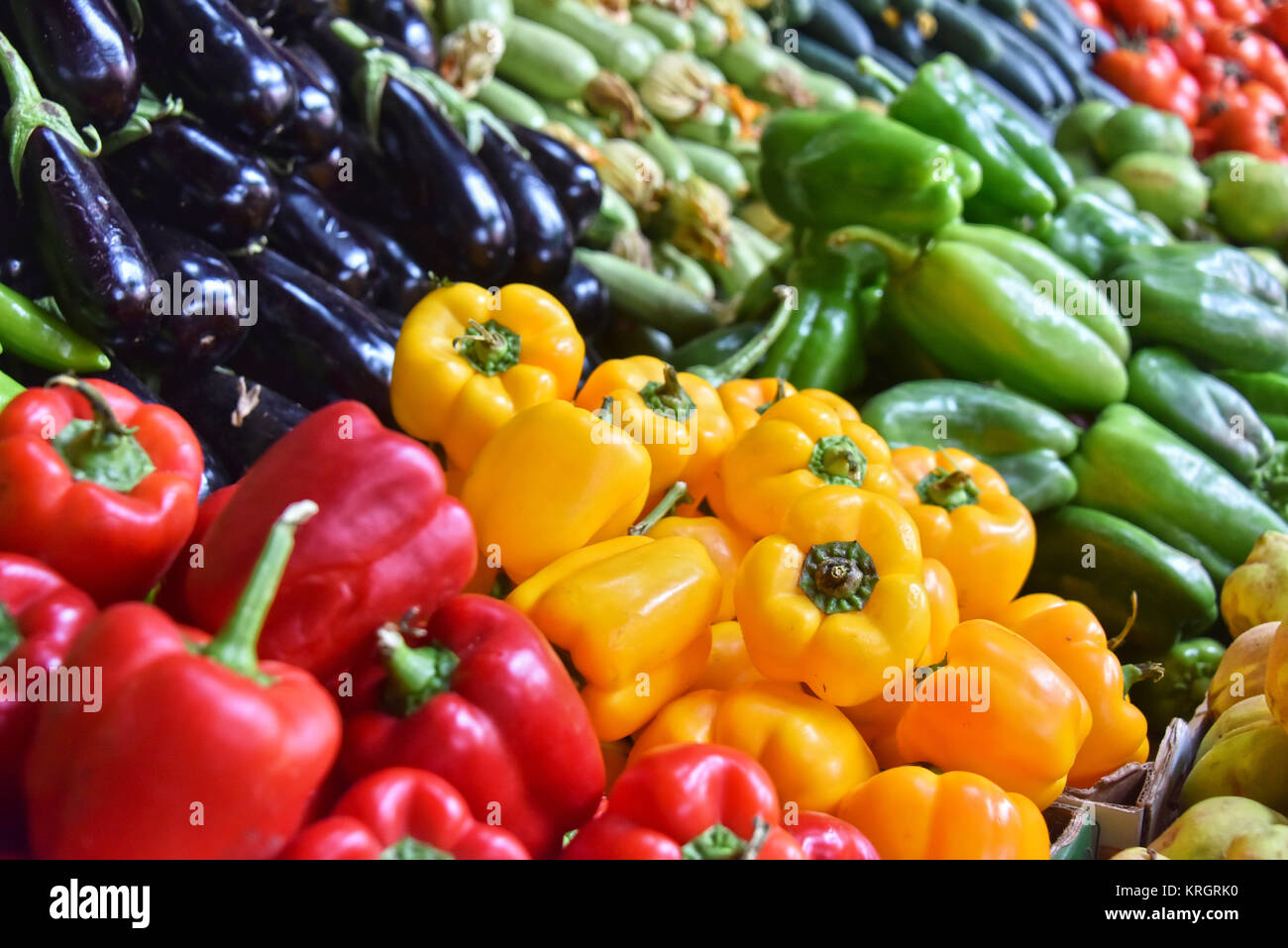 Fresh organic vegetables on street market stall Stock Photo - Alamy