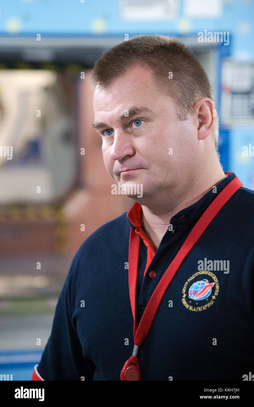 Date: 09-25-14 Location: Bldg 4NW, ISS Mockup Subject: Expedition 48 crew member and cosmonaut (Soyuz 46) Aleksey Ovchinin during ISS Habitat Equalization & Process 22105 training with instructor Scott Weinstein Photographer: James Blair Aleksey Ovchinin Stock Photo