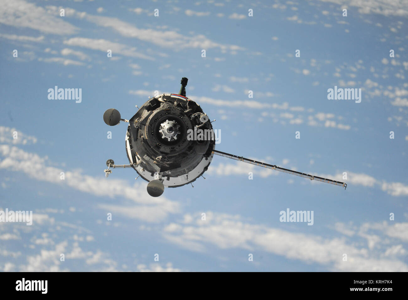 Soyuz TMA14M approaches the ISS (b Stock Photo Alamy