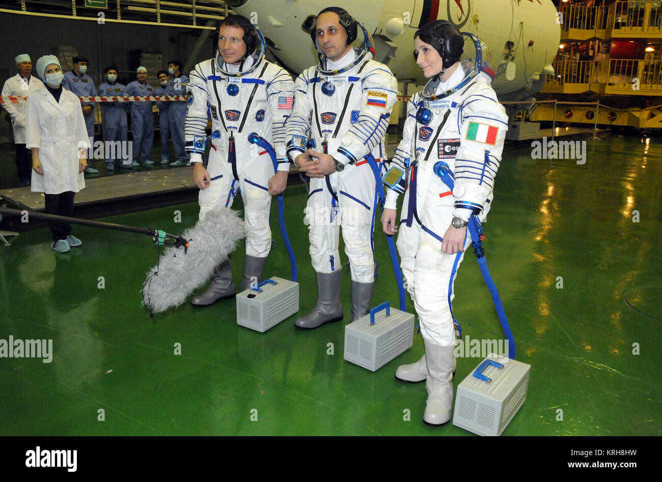 5473:  In the Integration Facility at the Baikonur Cosmodrome in Kazakhstan, Expedition 42/43 crewmembers Terry Virts of NASA (left), Anton Shkaplerov of the Russian Federal Space Agency (Roscosmos, center) and Samantha Cristoforetti of the European Space Agency (right) listen to reporters’ questions Nov. 12 during a “fit check” dress rehearsal. The trio will launch Nov. 24, Kazakh time, from Baikonur in the Soyuz TMA-15M spacecraft for a 5 ½ month mission on the International Space Station.  NASA/Victor Ivanov Soyuz TMA-15M crew during the 'fit check' Stock Photo