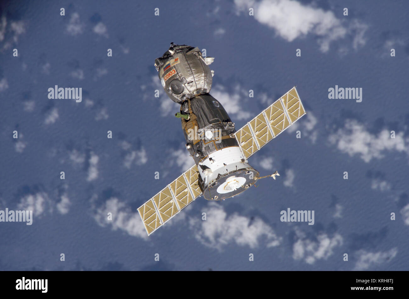 Soyuz TMA-7 spacecraft departs from the ISS Stock Photo