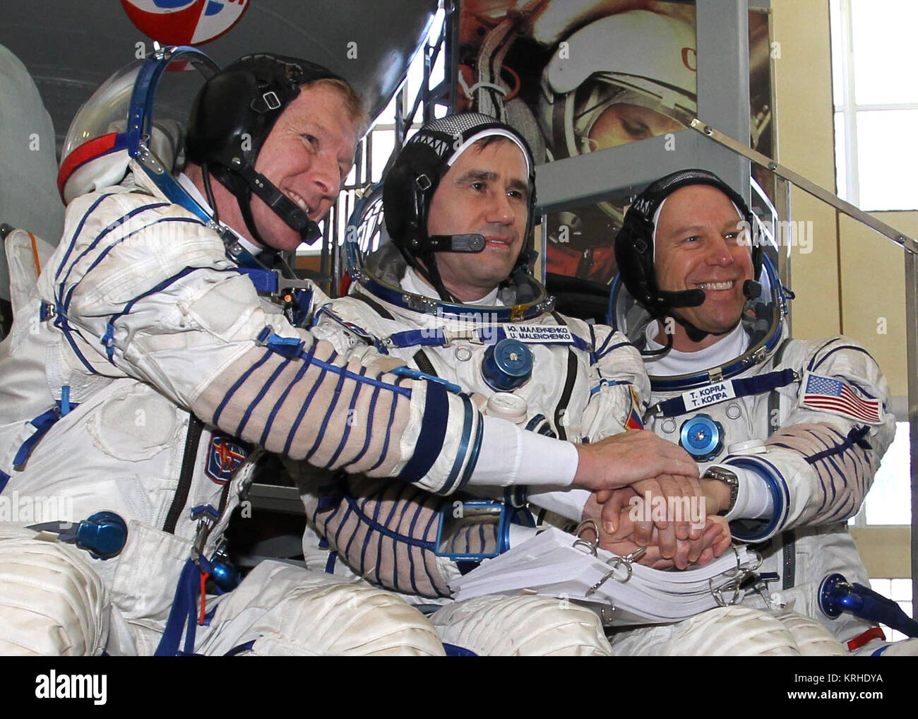 CG4G8846 1 --- (6 May 2015) --- At the Gagarin Cosmonaut Training Center in Star City, Russia, Expedition 44/45 backup crewmembers Timothy Peake of the European Space Agency (left), Yuri Malenchenko of the Russian Federal Space Agency (Roscosmos, center) and Timothy Kopra of NASA (right) pose for pictures in front of a Soyuz spacecraft simulator May 6 as part of their final qualification exams for flight. They are the backups to the prime crew --- Kjell Lindgren of NASA, Oleg Kononenko of Roscosmos and Kimya Yui of the Japan Aerospace Exploration Agency --- who are in the final stages of train Stock Photo