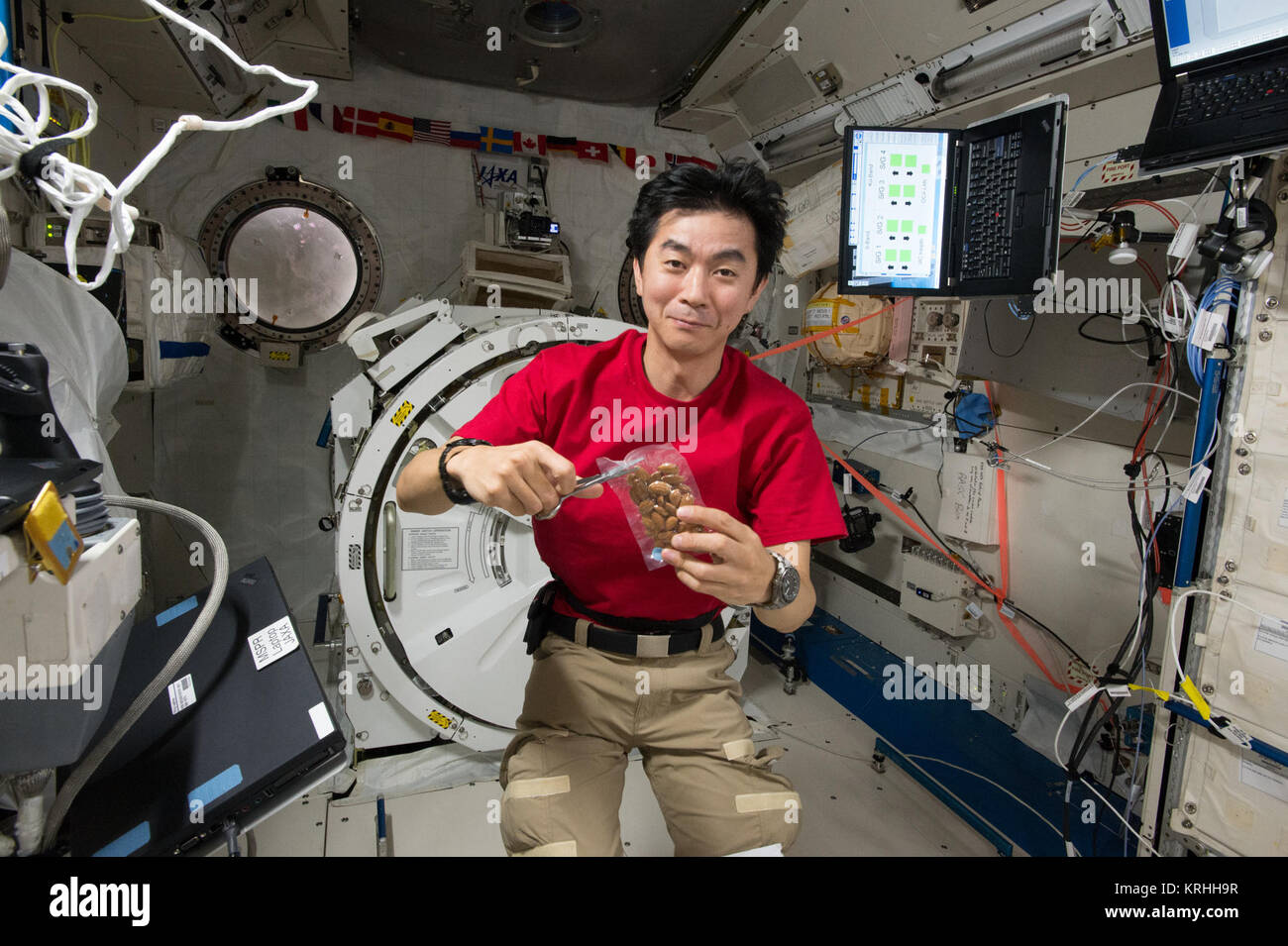 ISS-44 Kimiya Yui in the Kibo module Stock Photo - Alamy