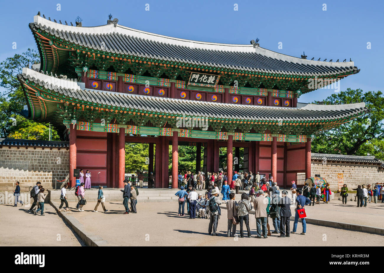 South Korea, Seoul, Donhwamun Gate to Changdeokgung Palace (Prospering Virtue Palace) Stock Photo