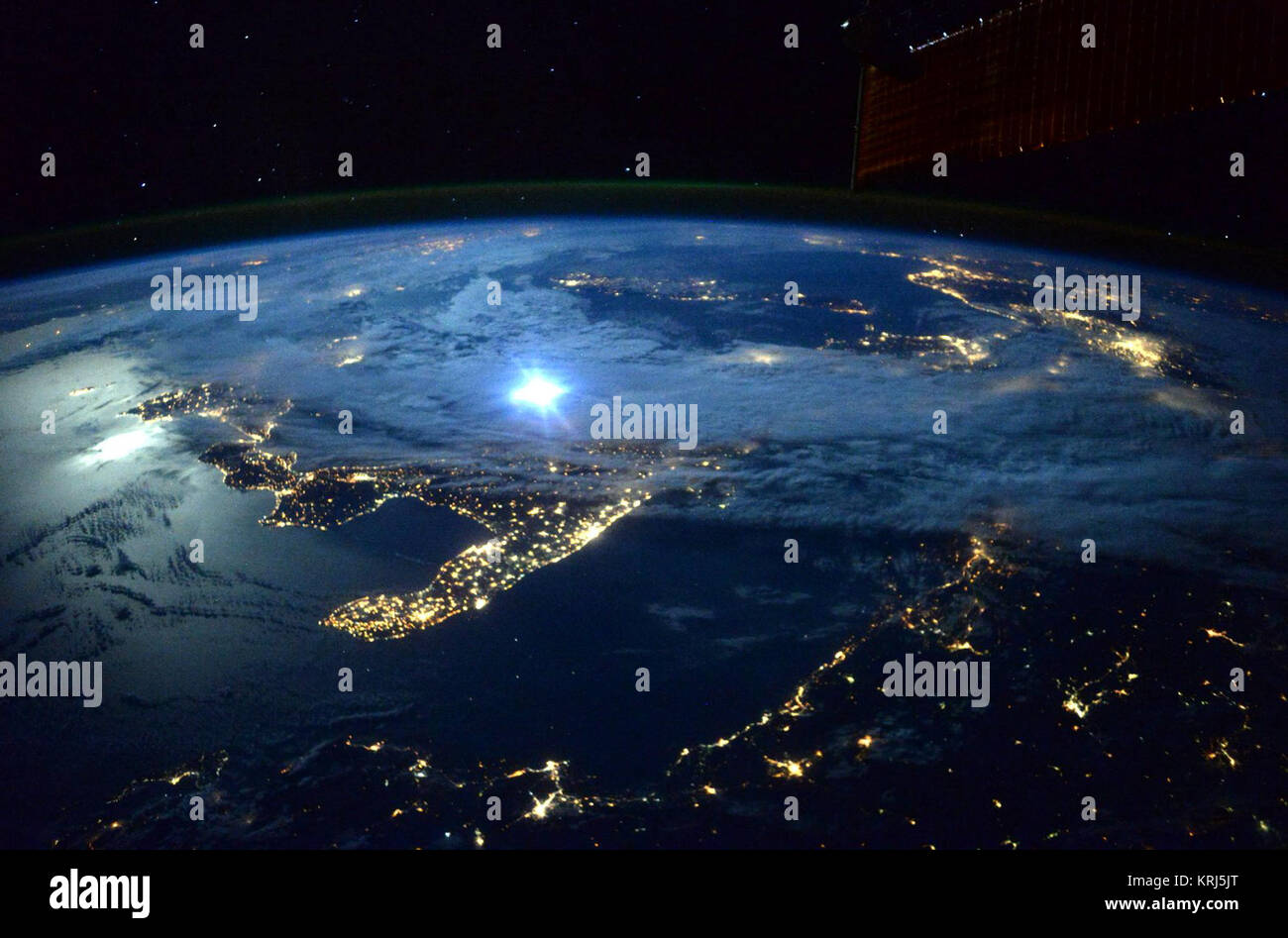 Night city lights iss hi-res stock photography and images - Alamy