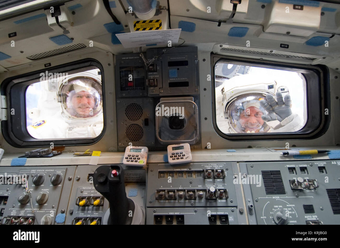 Flight deck windows hi-res stock photography and images - Alamy