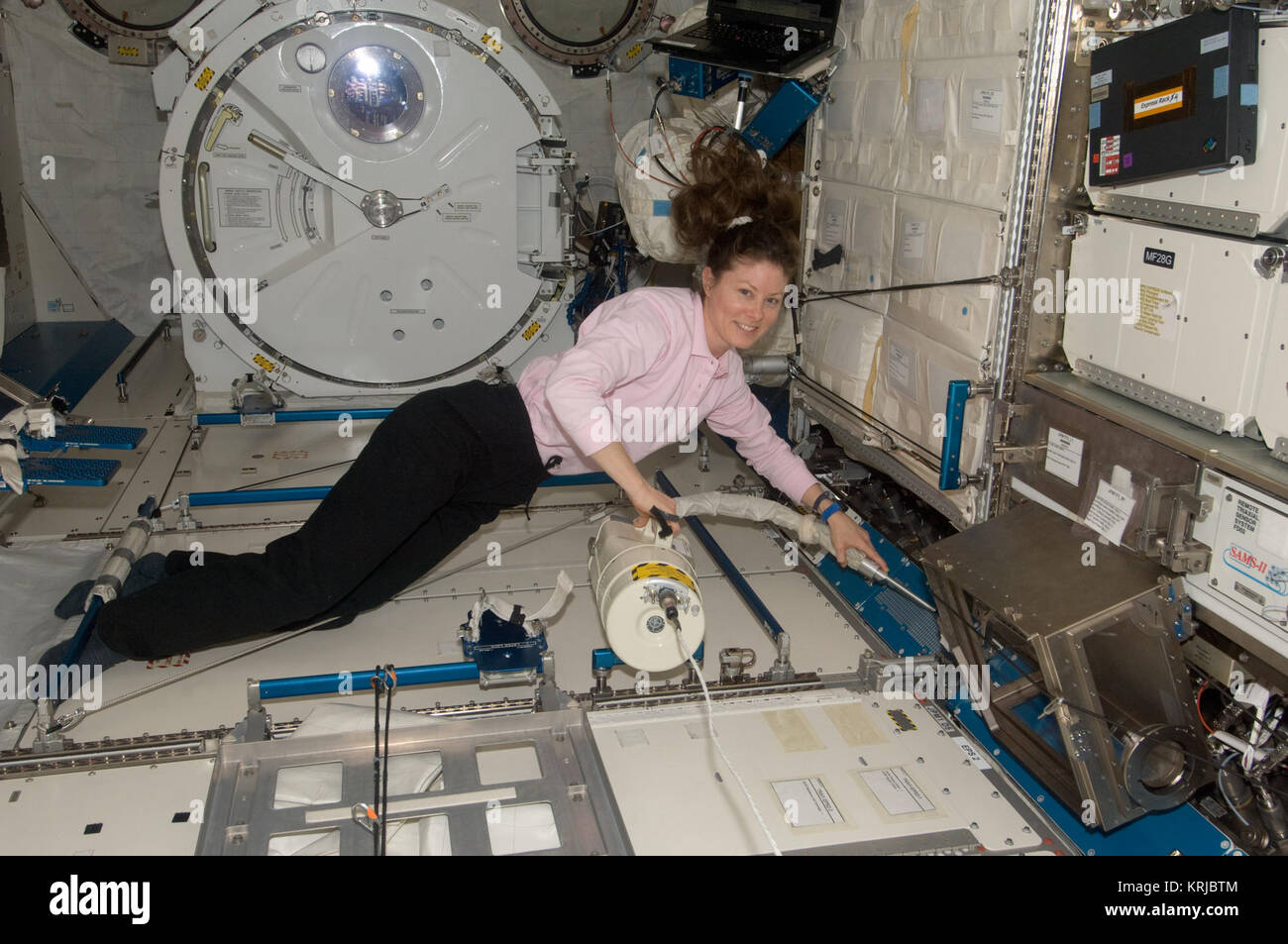 ISS-24 Tracy Caldwell Dyson during housekeeping Stock Photo