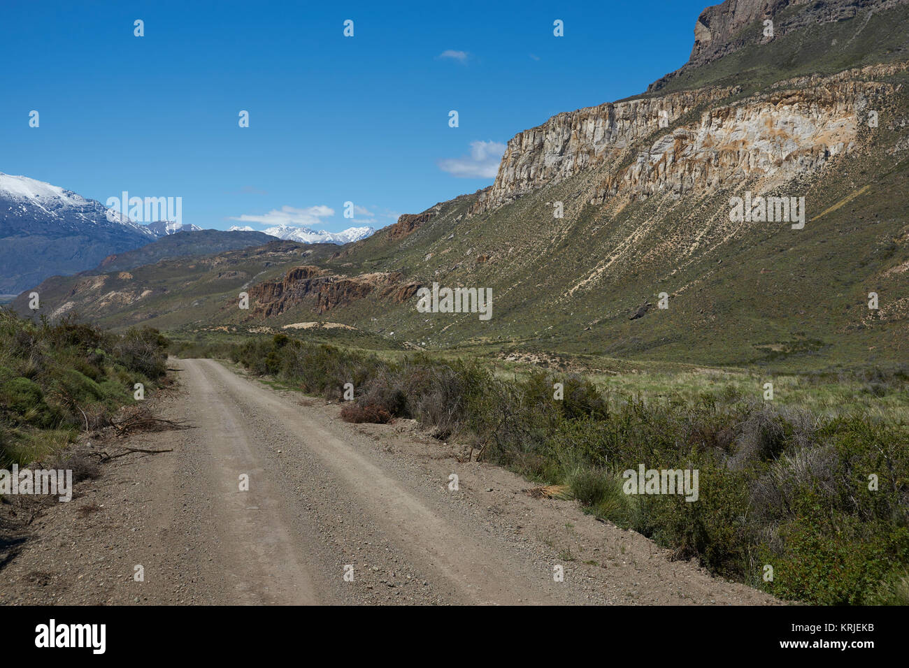Gravel road running through Valle Chacabuco in northern Patagonia, Chile Stock Photo