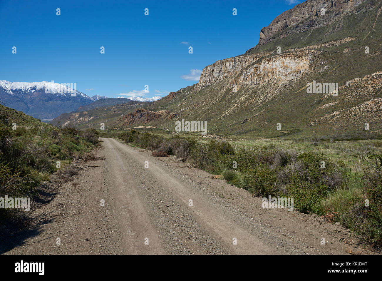 Gravel road running through Valle Chacabuco in northern Patagonia, Chile Stock Photo