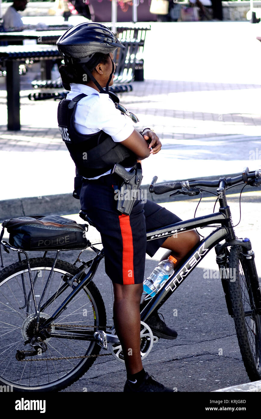The Royal Bahama Police Force uses bicycle cops to help direct traffic ... - The Royal Bahama Police Force Uses Bicycle Cops To Help Direct Traffic KRJG8D