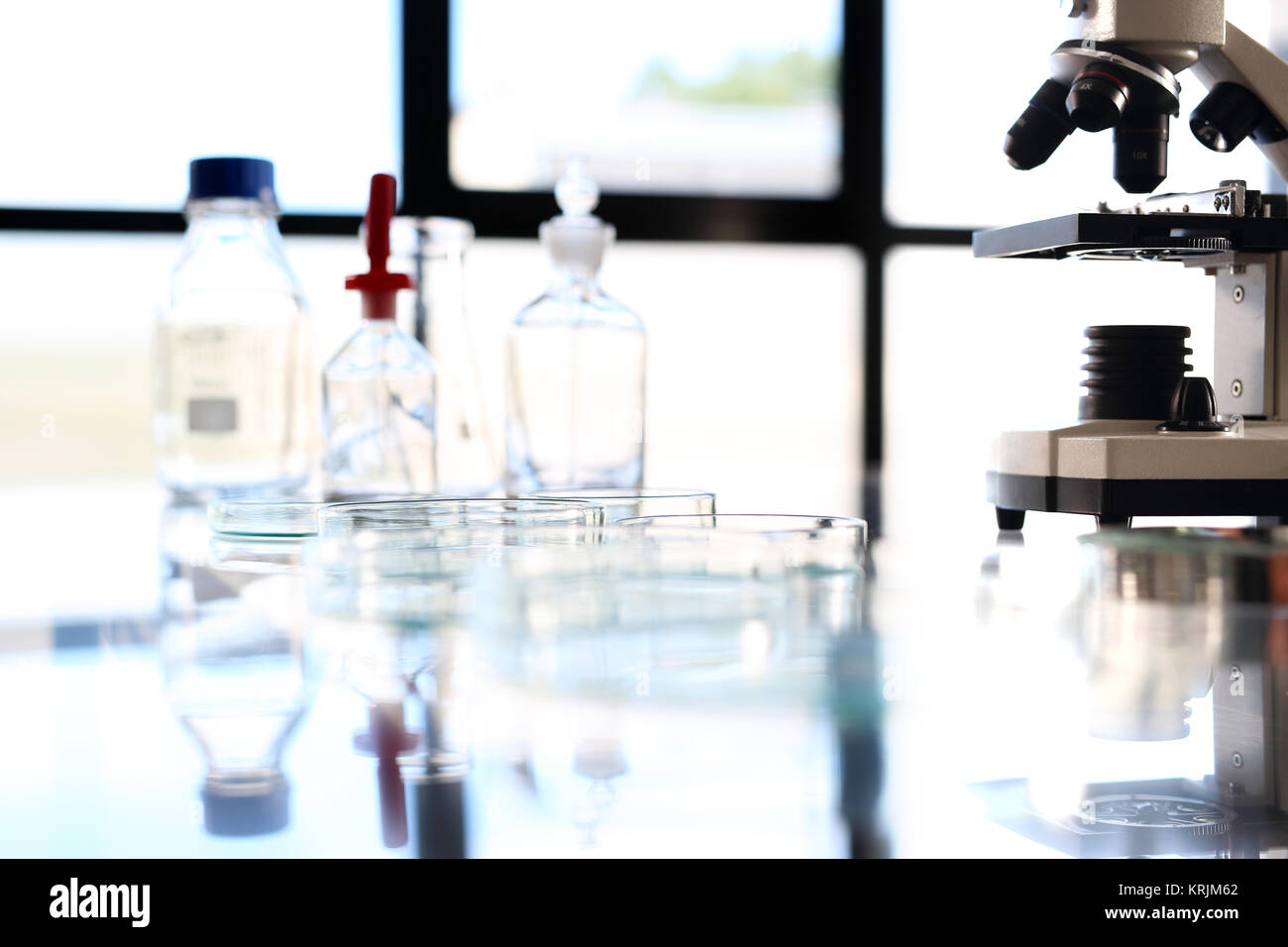 Analytical laboratory hires stock photography and images Alamy