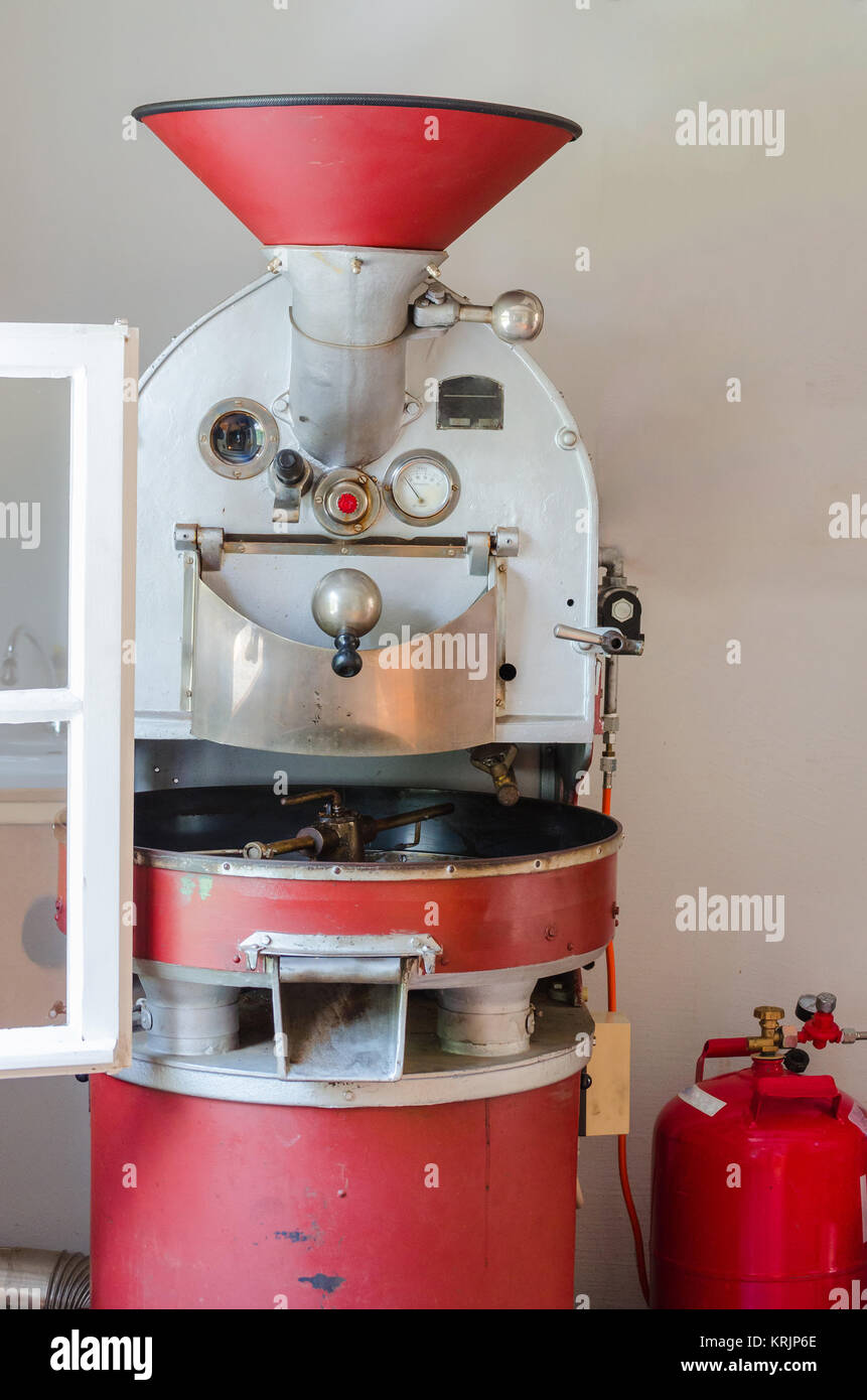 Alte rote Kaffeeröstmaschine Gasbetrieben Stock Photo - Alamy