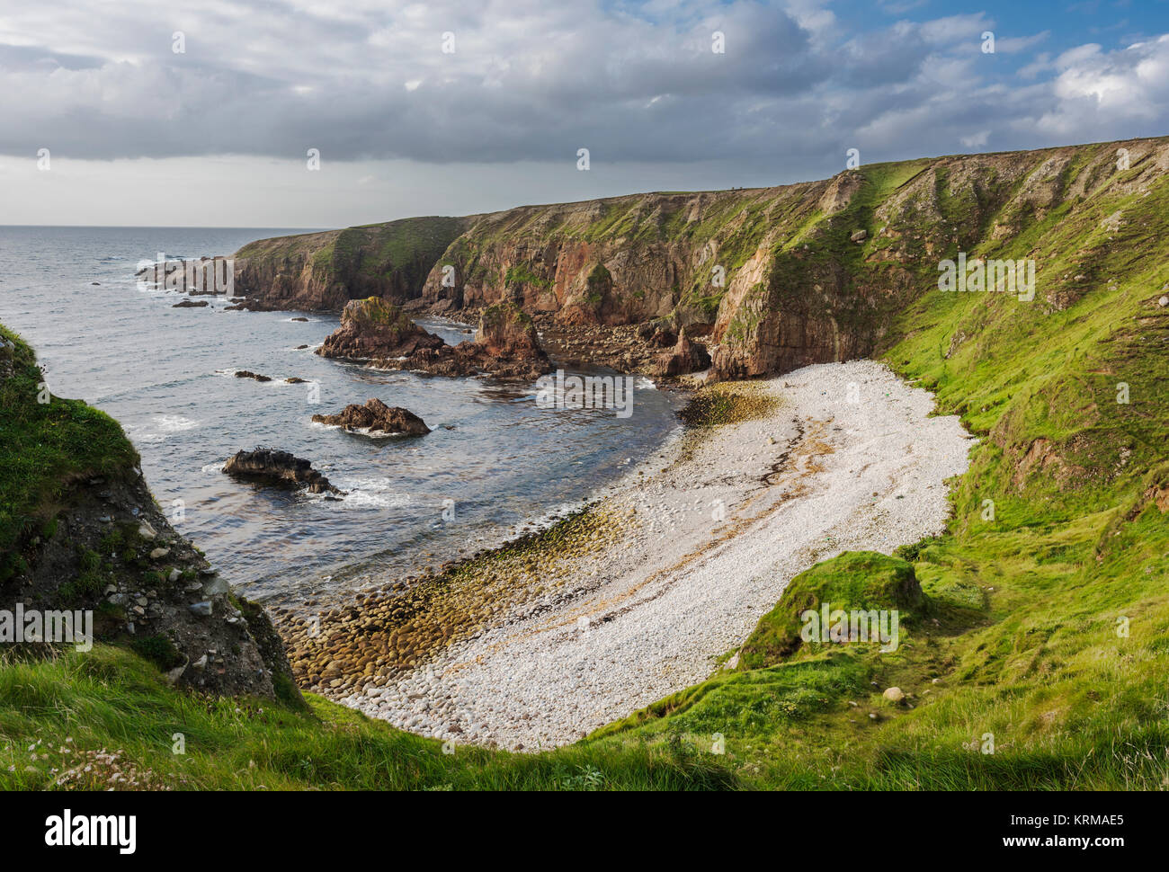 Cliffs, sea stacks, shingle beach and cove at Bloody Foreland, at the north-west tip of County Donegal, Ireland Stock Photo