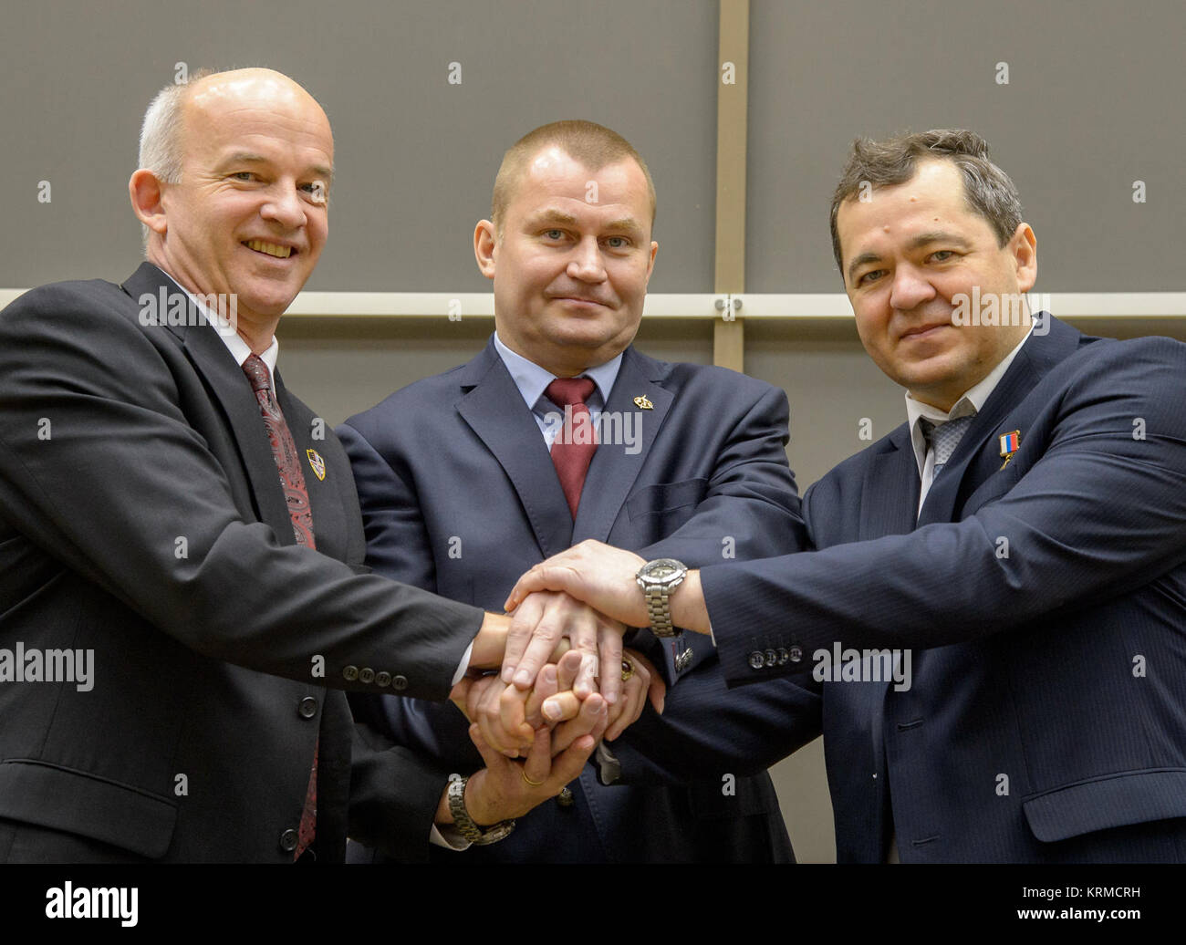 Expedition 47 NASA astronaut Jeff Williams, left, Russian cosmonaut Alexei Ovchinin of Roscosmos, center, and Russian cosmonaut Oleg Skripochka pose for a group photo during a crew press conference at the Gagarin Cosmonaut Training Center (GCTC), Friday, Feb. 26, 2016, in Star City, Russia. Photo Credit: (NASA/Bill Ingalls) Expedition 47 Preflight (NHQ201602260021) Stock Photo