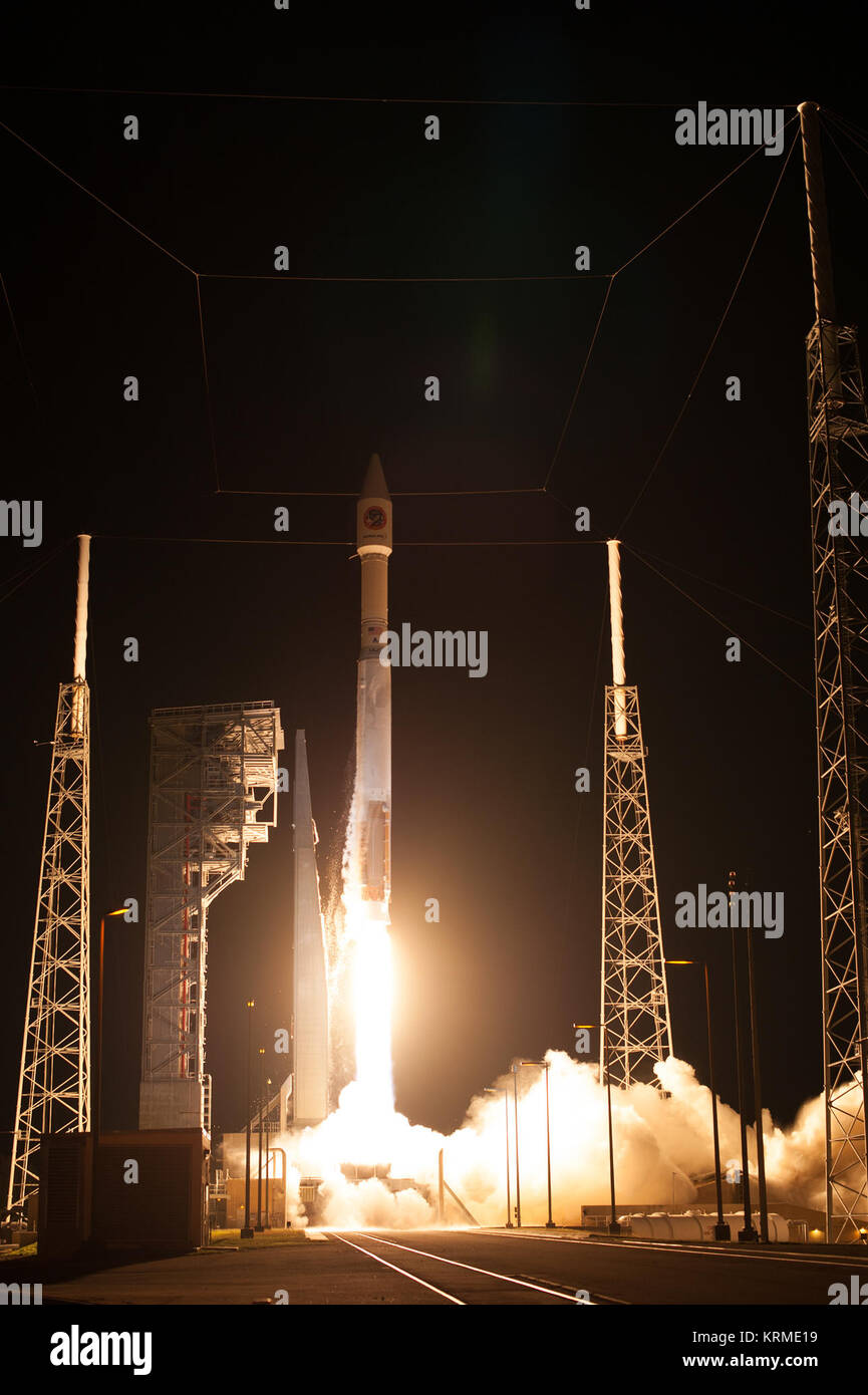 Cygnus Orbital ATK OA-6 on a ULA Atlas V Rocket launches from Pad 41 at Cape Canaveral Air Force Station (CCAFS). Cygnus CRS OA-6 Atlas V rocket launch (25369347254) Stock Photo