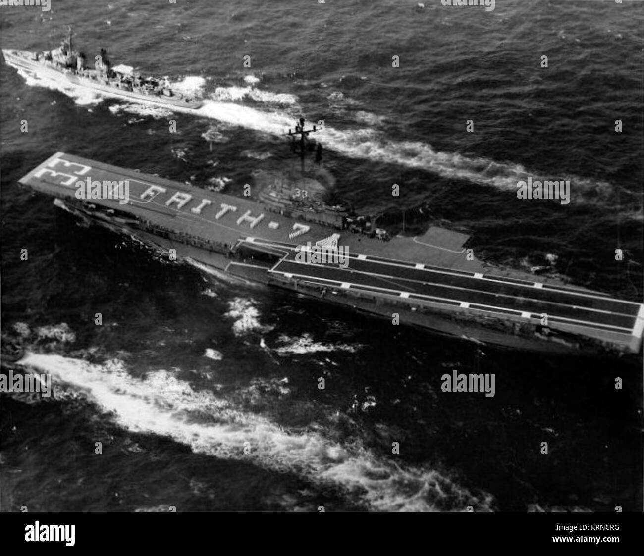 USS Kearsarge 28CVS-3329 crew spells out 27Mercury 927 on the flight deck on 15 May 1963 Stock Photo