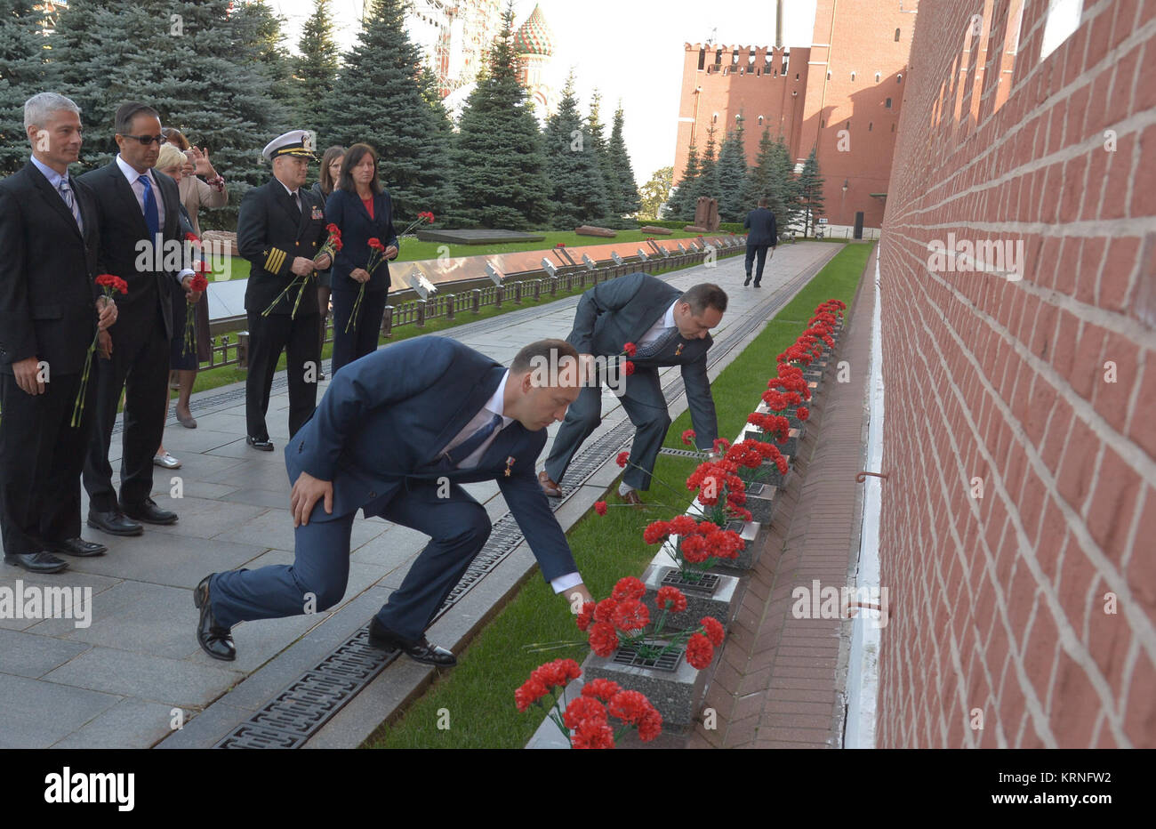 Expedition 53-54 prime crewmember Alexander Misurkin of Roscosmos (foreground) and his backup and fellow cosmonaut Anton Shkaplerov lay flowers at the Kremlin Wall in Red Square in Moscow Sept. 1 as part of traditional pre-launch ceremonies. Misurkin and Joe Acaba and Mark Vande Hei of NASA will launch Sept. 13 from the Baikonur Cosmodrome in Kazakhstan Sept. 13 on the Soyuz MS-06 spacecraft for a five and a half month mission on the International Space Station.  NASA/Elizabeth Weissinger Expedition 53 Red Square Visit - Kremlin Wall Necropolis (JSC2017-E-114488) Stock Photo