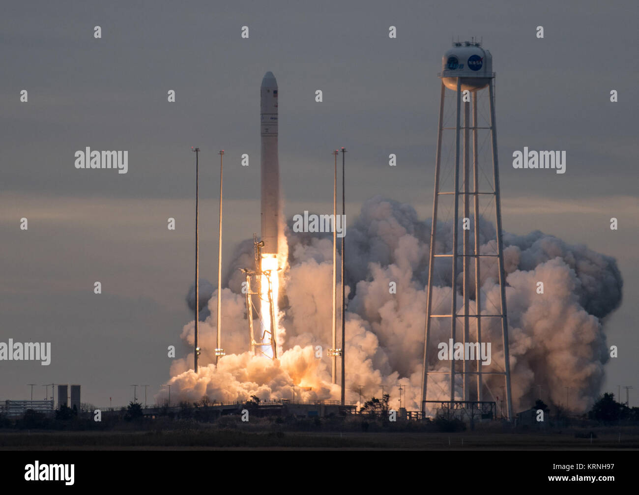 The Orbital ATK Antares rocket, with the Cygnus spacecraft onboard, launches from Pad-0A, Sunday, Nov. 12, 2017 at NASA's Wallops Flight Facility in Virginia. Orbital ATK’s eighth contracted cargo resupply mission with NASA to the International Space Station will deliver approximately 7,400 pounds of science and research, crew supplies and vehicle hardware to the orbital laboratory and its crew. Photo Credit: (NASA/Bill Ingalls) Orbital ATK CRS-8 Launch (NHQ201711120001) Stock Photo