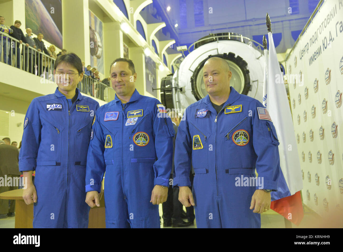 At the Gagarin Cosmonaut Training Center in Star City, Russia, Expedition 54-55 prime crewmembers Norishige Kanai of the Japan Aerospace Exploration Agency (JAXA, left), Anton Shkaplerov of the Russian Federal Space Agency (Roscosmos, center) and Scott Tingle of NASA (right) pose for pictures Nov. 28 as part of the crew’s final qualification exam activities. They will launch Dec. 17 on their Soyuz MS-07 spacecraft for a five-month mission on the International Space Station.  NASA/Elizabeth Weissinger Soyuz MS-07 crew at the Gagarin Cosmonaut Training Center in Star City Stock Photo