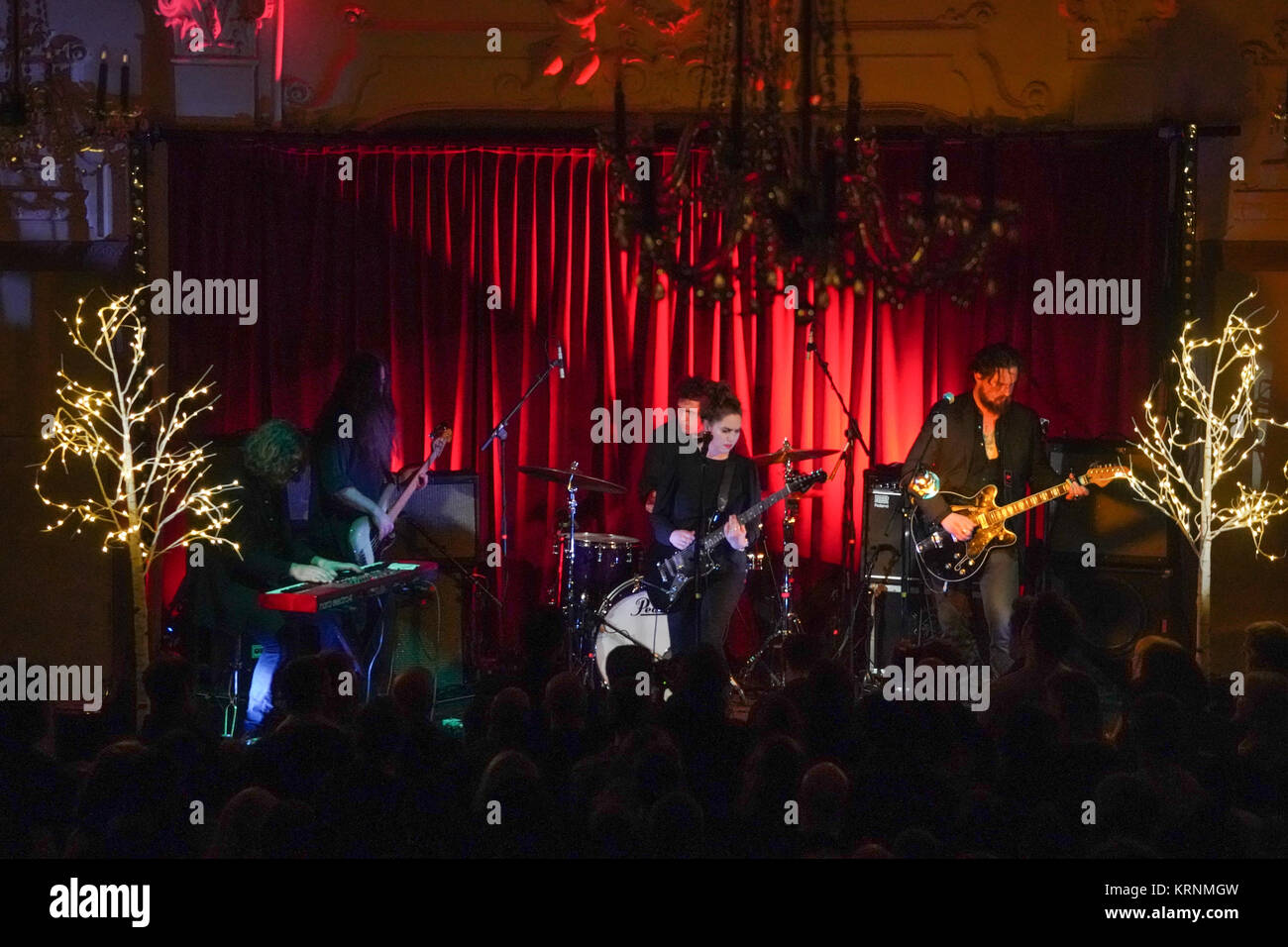 Emma ruth rundle singer hi-res stock photography and images - Alamy