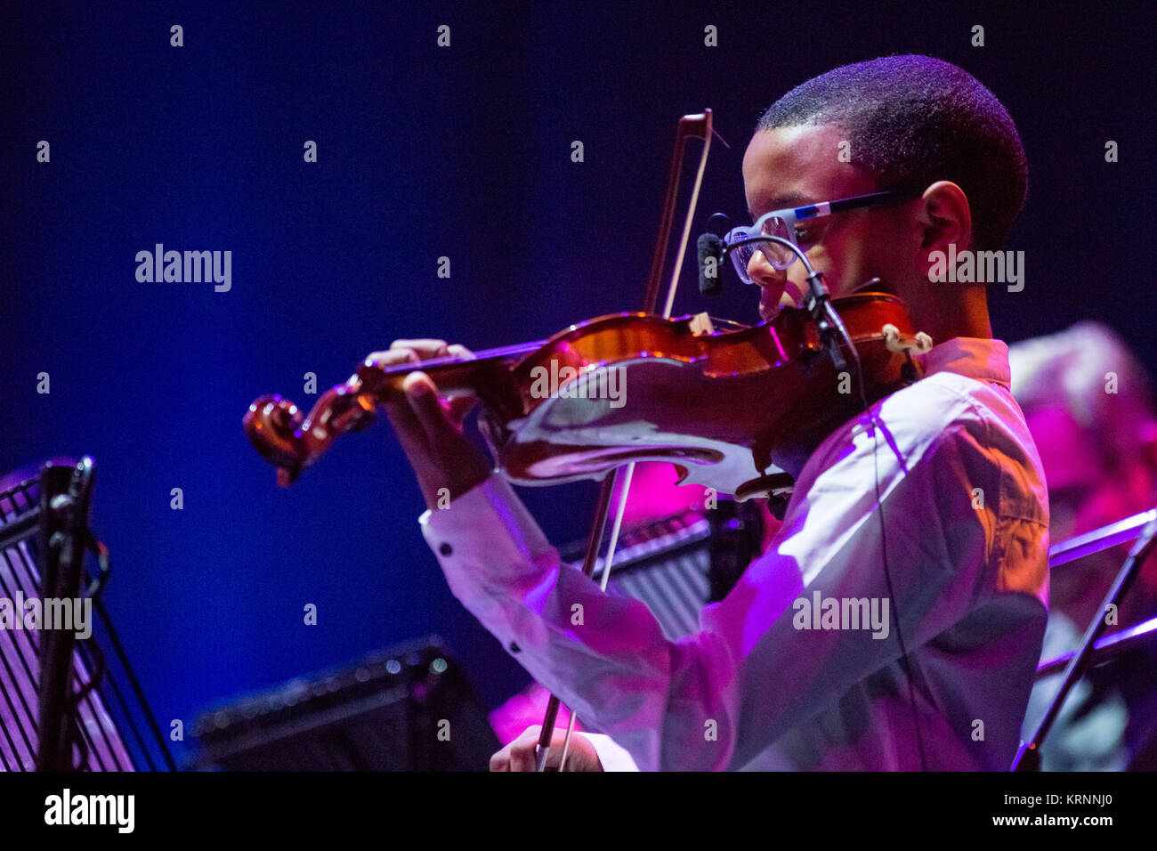 Tito Paris performing live on stage at the Coliseu dos Recreios in