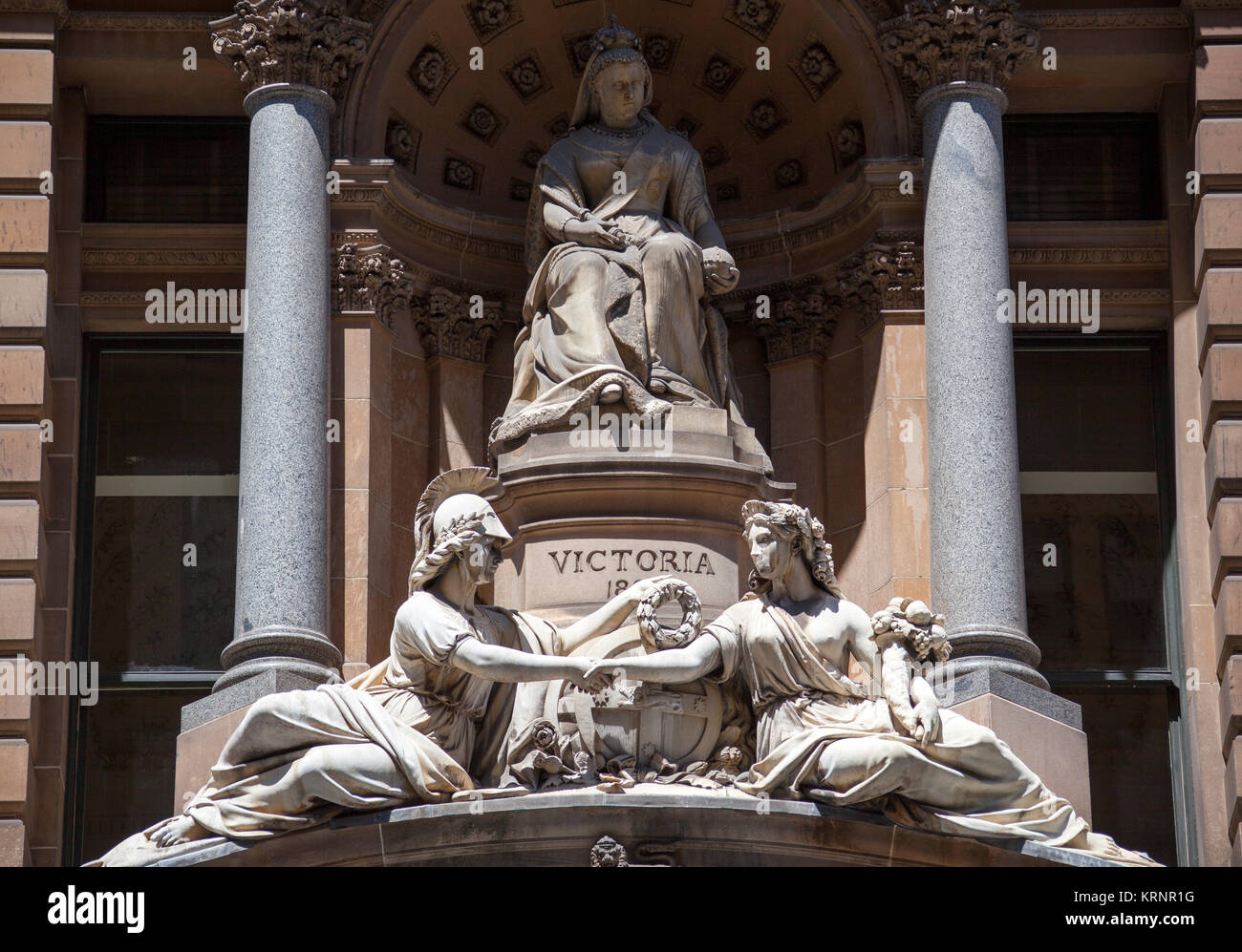 Queen Victoria Statue Stock Photo Alamy