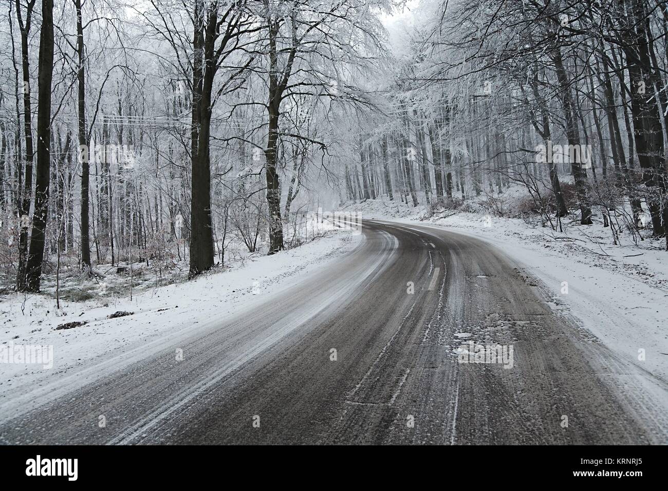 Narrow dangerous asphalt road hi-res stock photography and images - Alamy