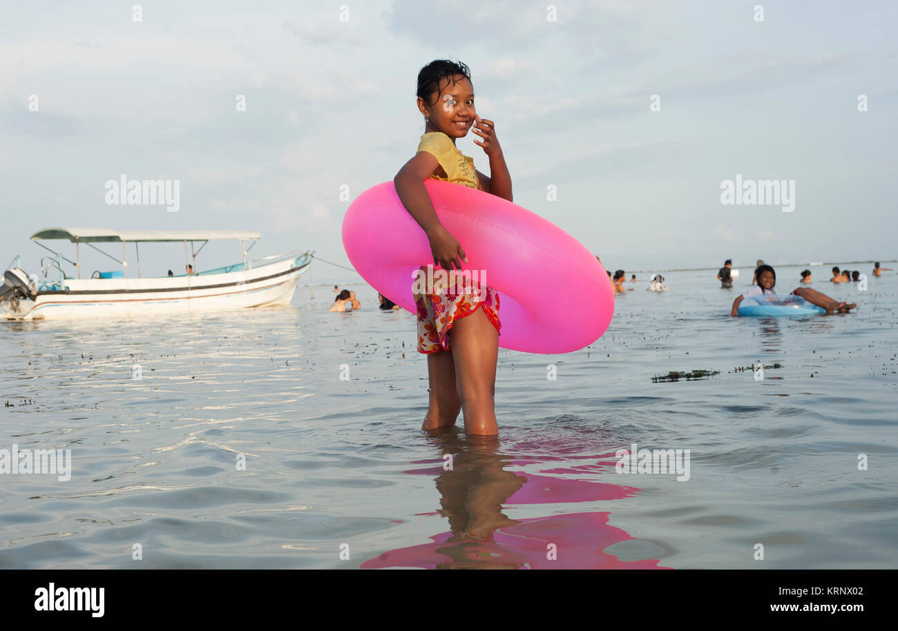 BALI LOCALS FAMILY SWIMMING Stock Photo Alamy