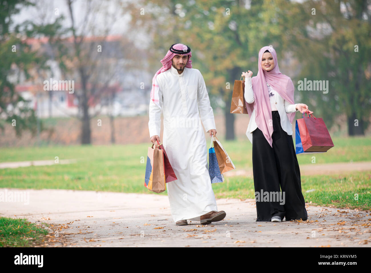 Muslim couple hi-res stock photography and images - Alamy Muslim couple hi-res stock photography and images - Alamy