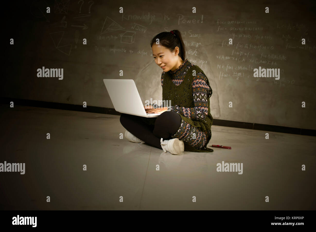 Asian woman sitting floor hi-res stock photography and images - Alamy
