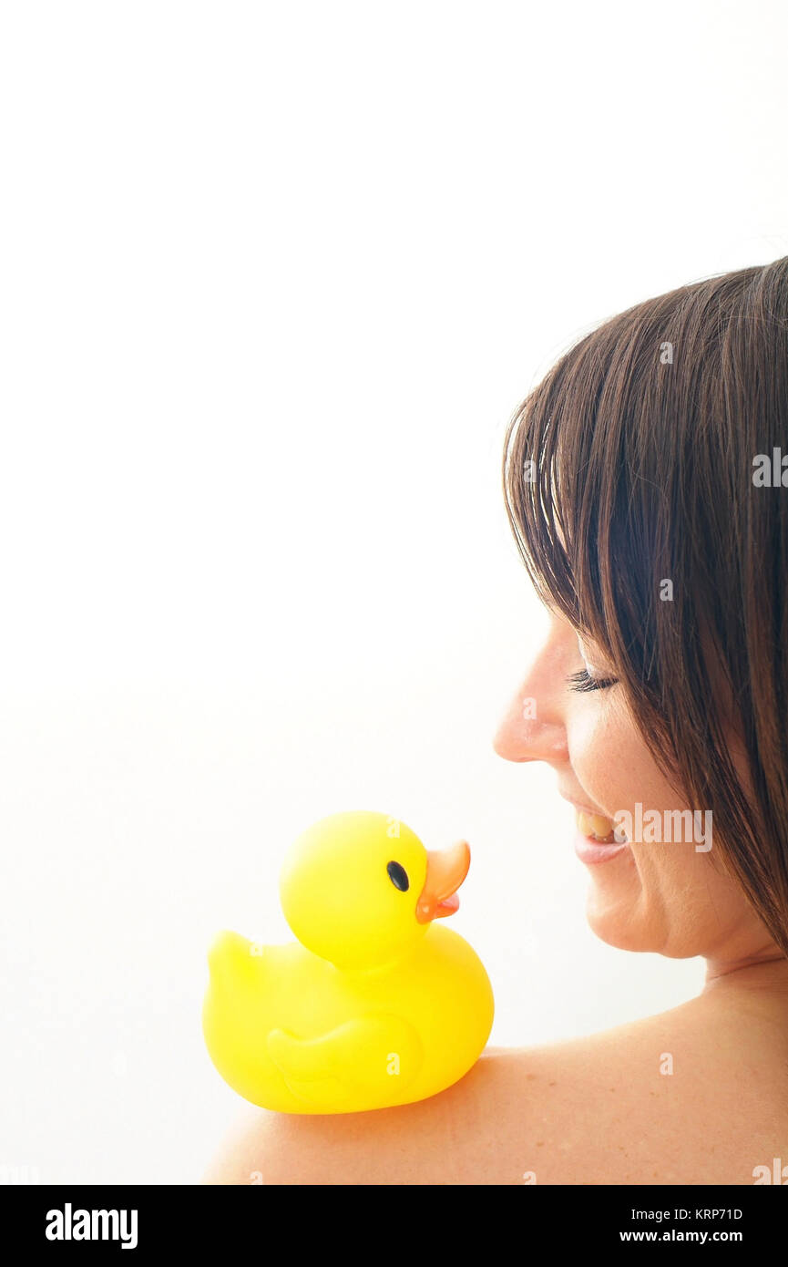 Junge Frau mit Badeente auf der Schulter - young woman with rubber duck on shoulder Stock Photo