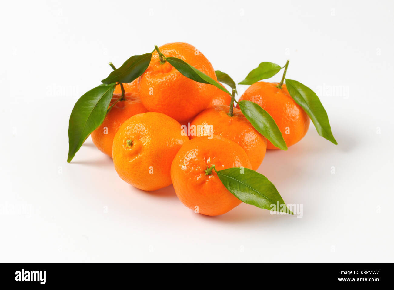 mandarin oranges with leaves Stock Photo Alamy