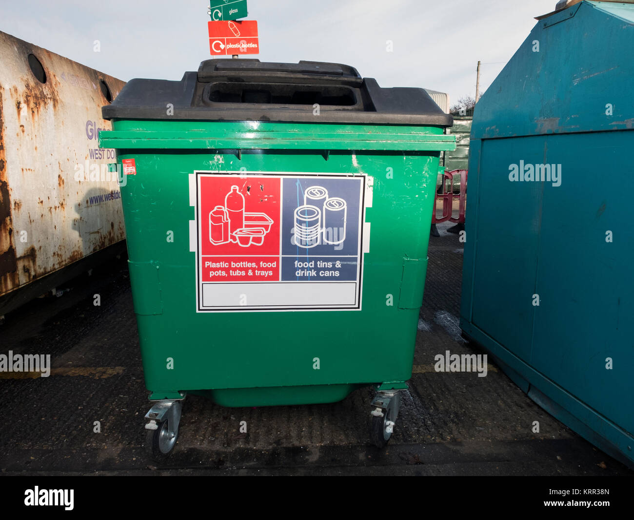 Throw away packaging hires stock photography and images Alamy
