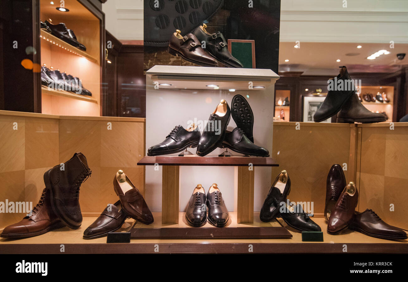 Shoe store display hi-res stock photography and images - Page 7 - Alamy