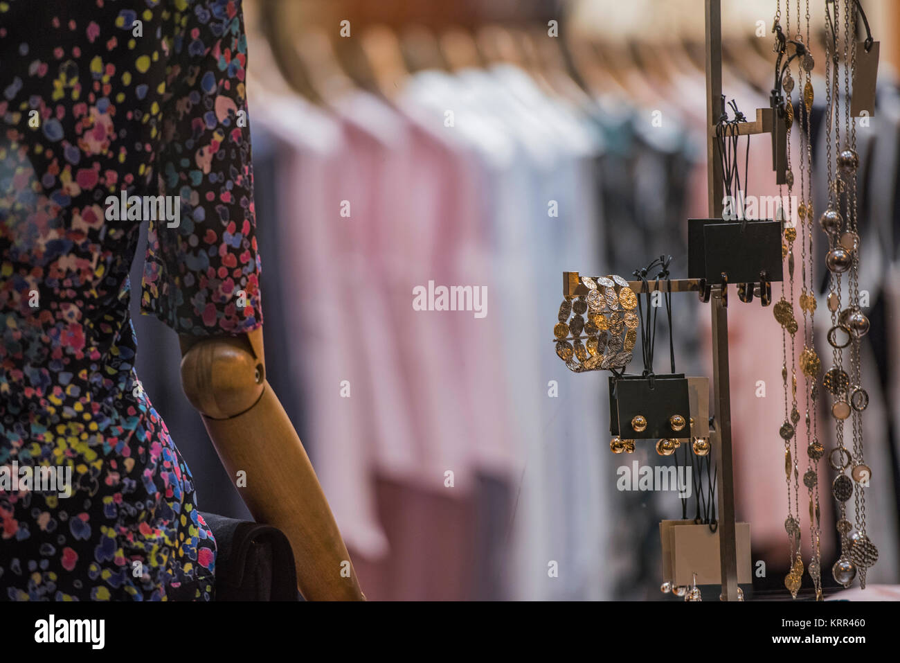 Clothing sale hi-res stock photography and images - Alamy