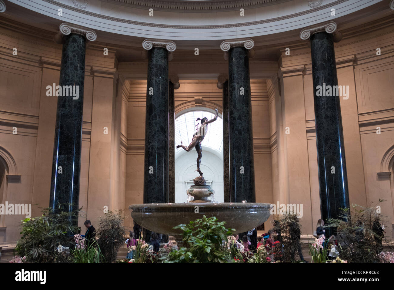 WASHINGTON DC, United States — A fountain in the main rotunda of the National Gallery of Art in Washington DC. The National Gallery of Art is renowned for its collection of European and American art, offering a comprehensive timeline of artistic development from the Middle Ages to the present day. Its esteemed status as a free public museum underscores its national significance and commitment to art education. Stock Photo