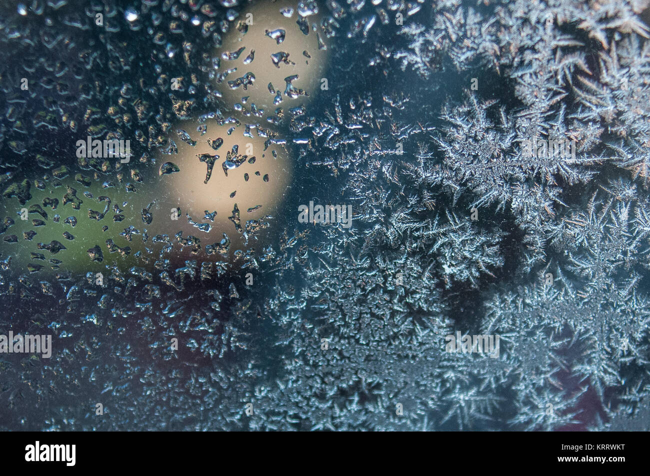 Frost on car window hi-res stock photography and images - Alamy