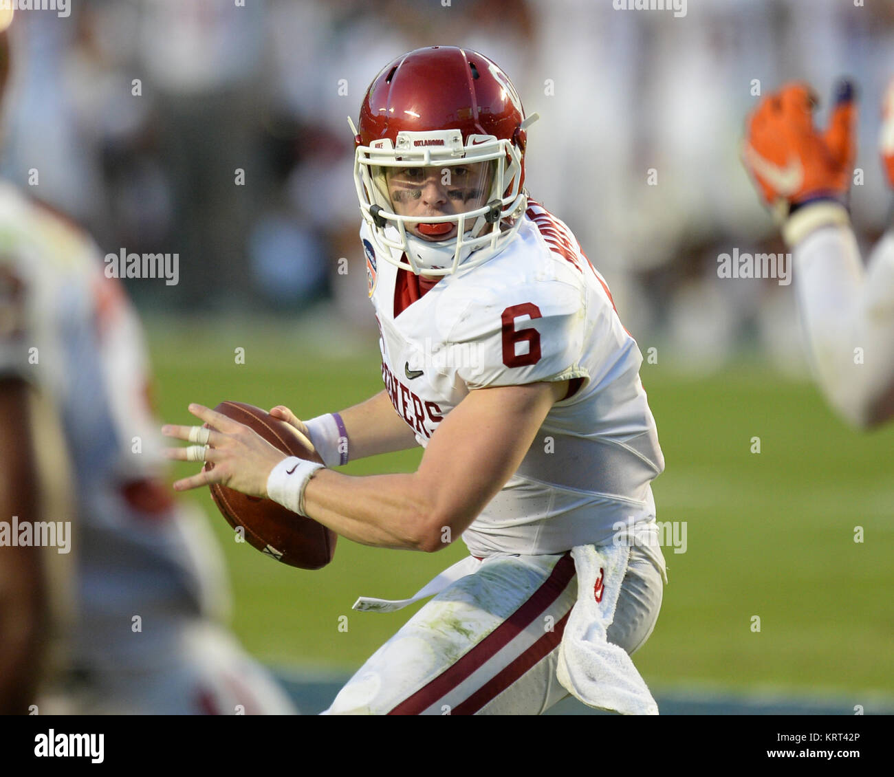 Baker mayfield celebrate hi-res stock photography and images - Alamy